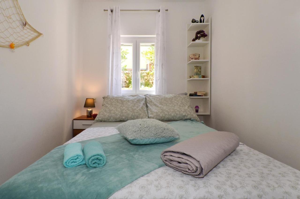 Apartment With A Sea View Terrace, Ciovo Near トロギール エクステリア 写真