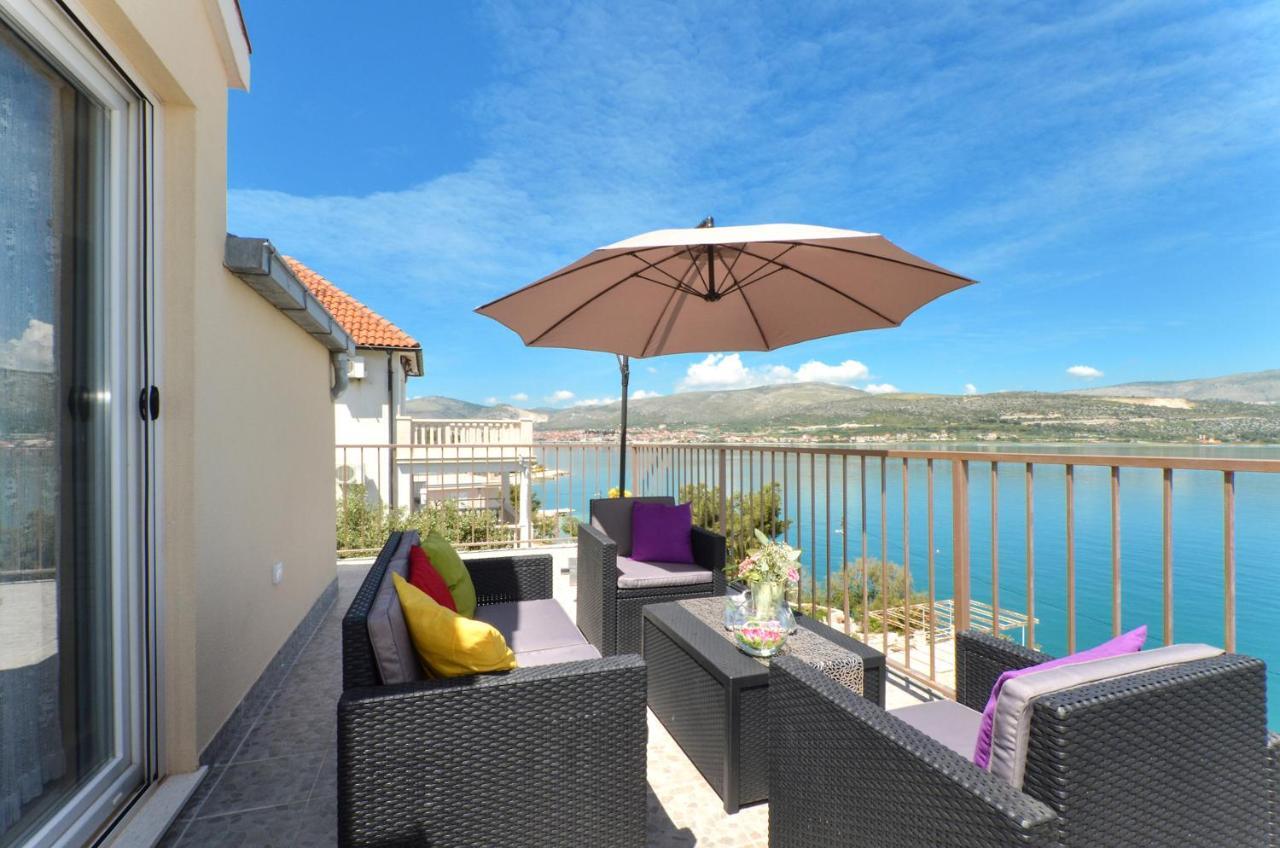 Apartment With A Sea View Terrace, Ciovo Near トロギール エクステリア 写真