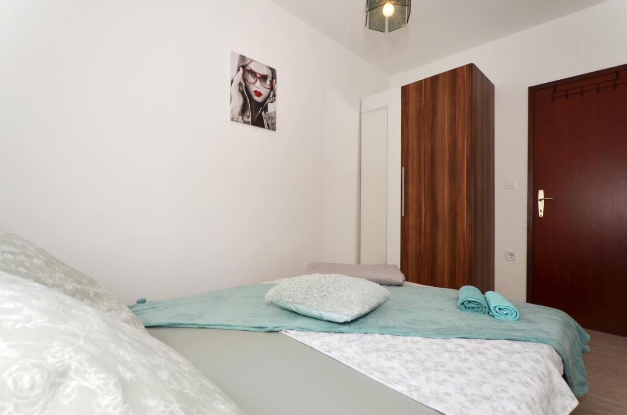Apartment With A Sea View Terrace, Ciovo Near トロギール エクステリア 写真